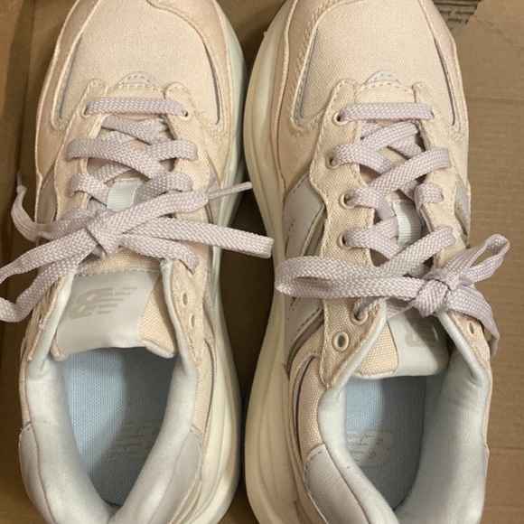 Selling brand new never been worn New Balance 57/40 Tennis shoes! - Picture 7 of 9